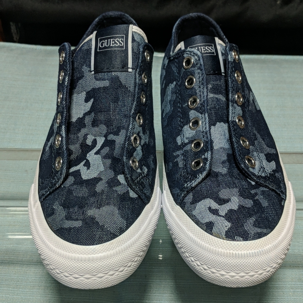 Guess GW Gelise Camo Sneakers Size 8 - Picture 1 of 9